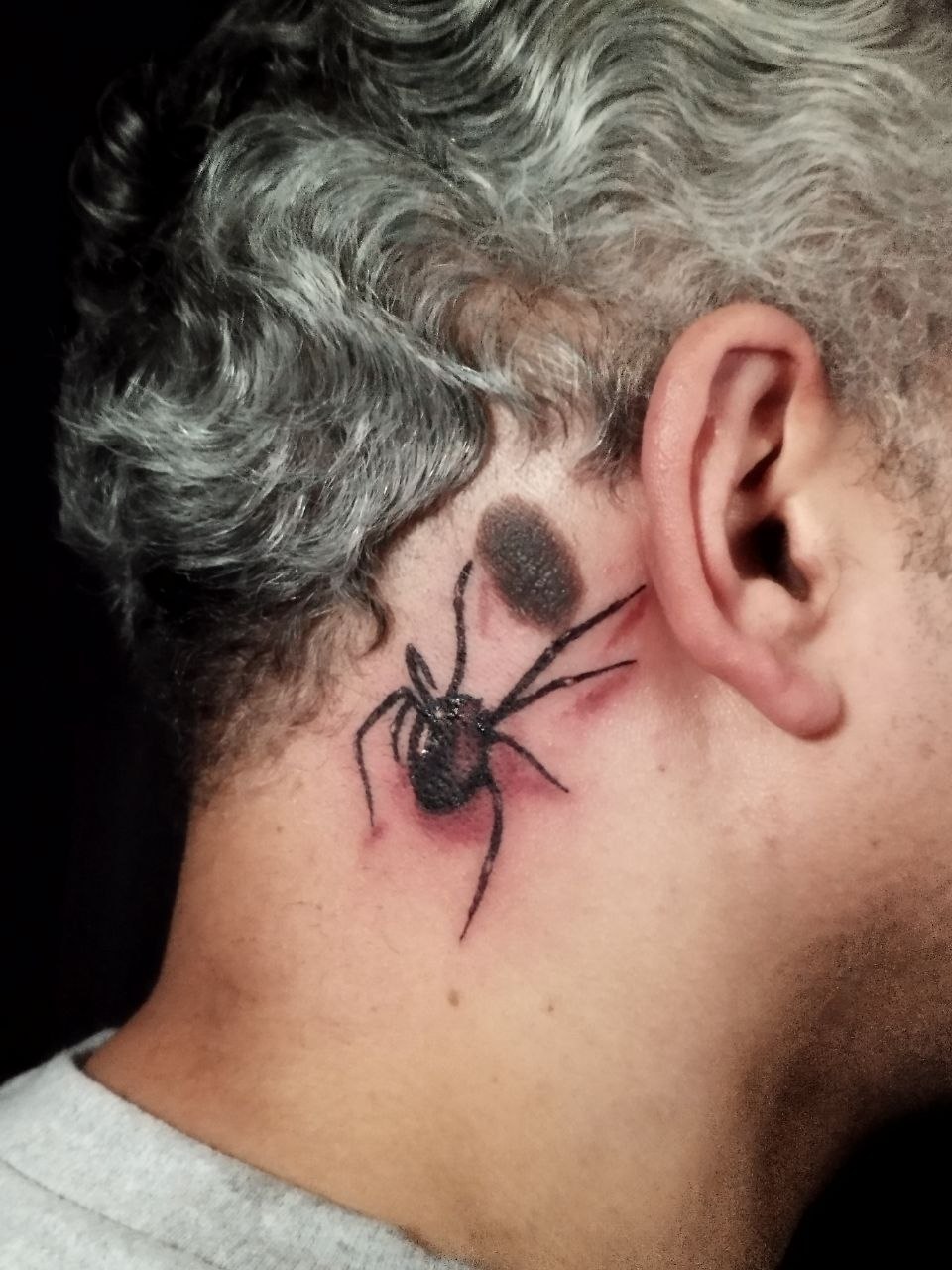 spinne tattoo black and grey