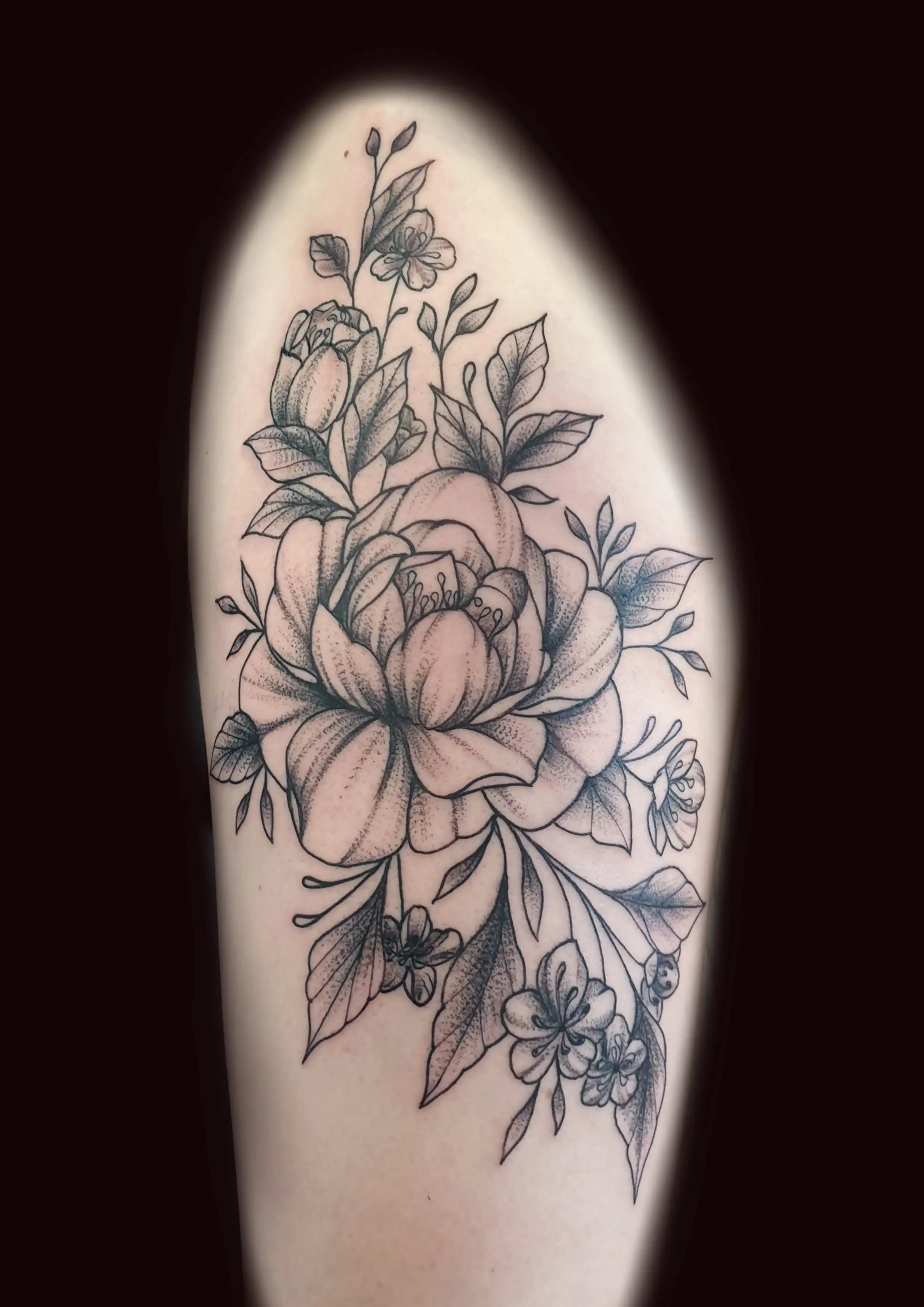 Tattoo von Pfingstrose in Dotwork